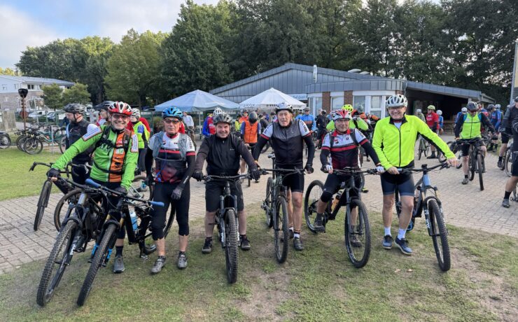 Sechs Männer vom RV Etelsen mit Mountainbikes